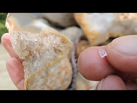 Video: Apakah batu yang mempunyai kuarza di dalamnya?