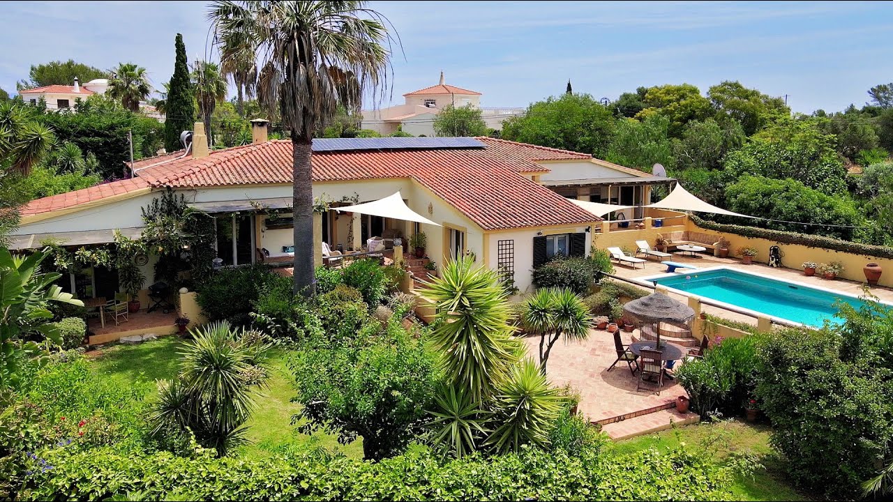 Beautiful Traditional Villa With Extensive Gardens and Large Pool for sale in Bensafrim, Algarve