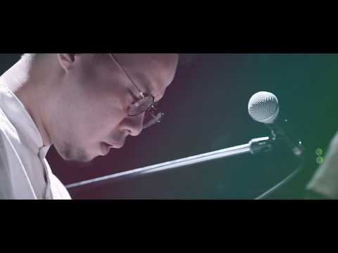 toconoma "underwarp" (Live Music Video)