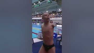 Swimmer with No arms destroys everyone