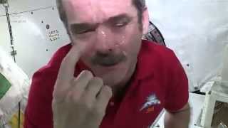 Uzayda Ağlayan Adam İlgi̇nç Bi̇r Ağlama Cry İn Sky