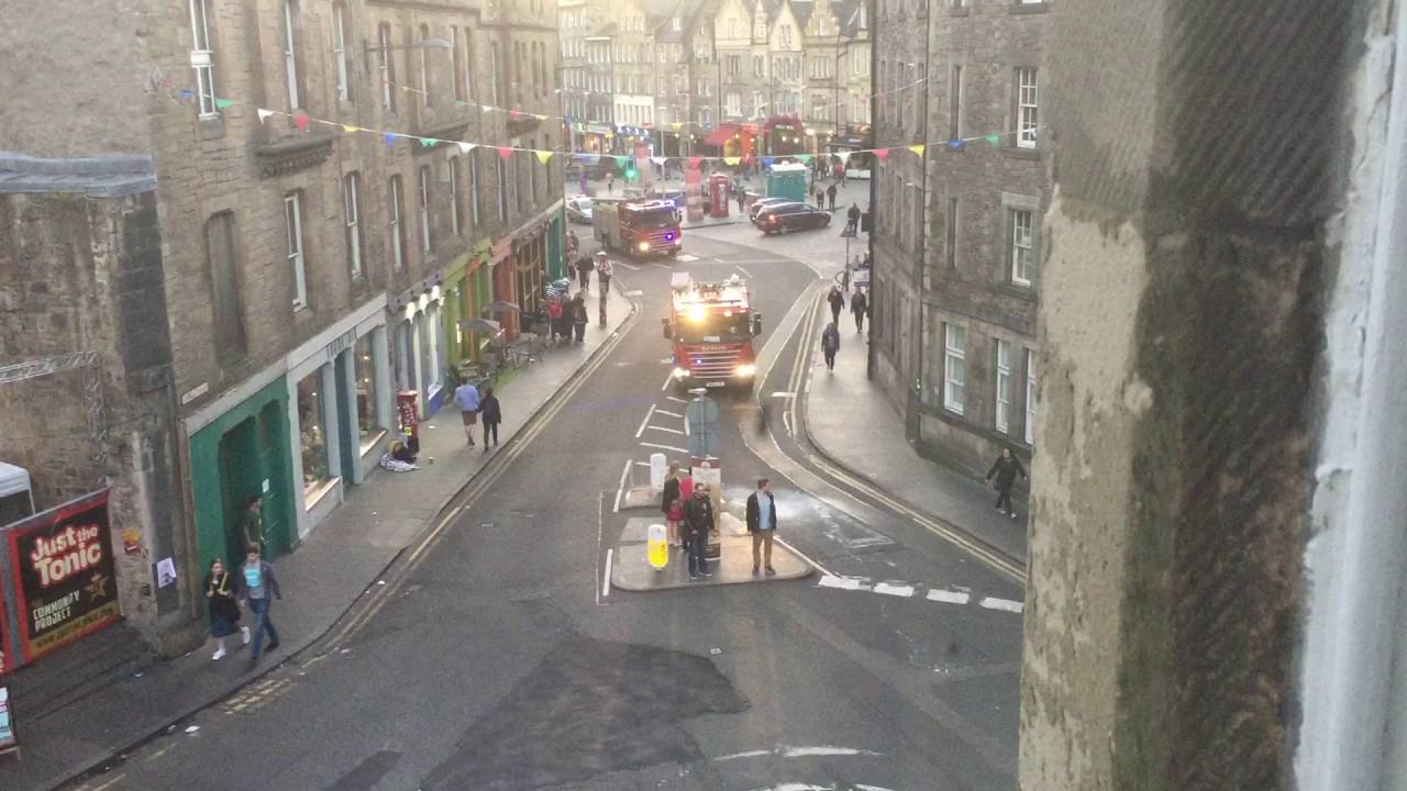 [Edinburgh] Pumps 301 and 302 Scottish Fire and Rescue Service responding to a fire in Edinburgh