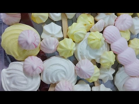 فيديو: حلوى المرينغ مع كريمة التوت وجوز الهند