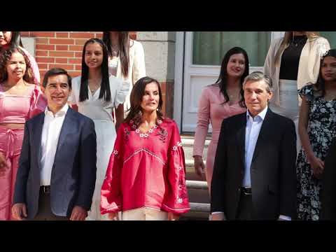 S.M. la Reina recibe en audiencia a una representaci&oacute;n de la Fundaci&oacute;n Microfinanzas BBVA