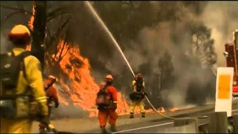 Californie : 200 kilomètres carrés de forêt consummés par un violent incendie