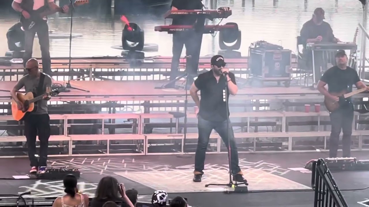 SeaWorld Orlando Seven Seas Food Festival Chris Young opening song ￼Double Down 4/21/2024