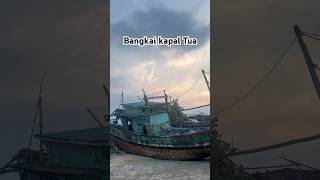 Bangkai Kapal Terbengkalai Agak Serem Ya Ceu laut pantai ikanbuntal terddanar kapal seram