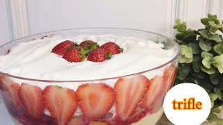 ترايفل الفراولة  والكريمة سهل ولذيذ  Strawberry Cake Trifle /
