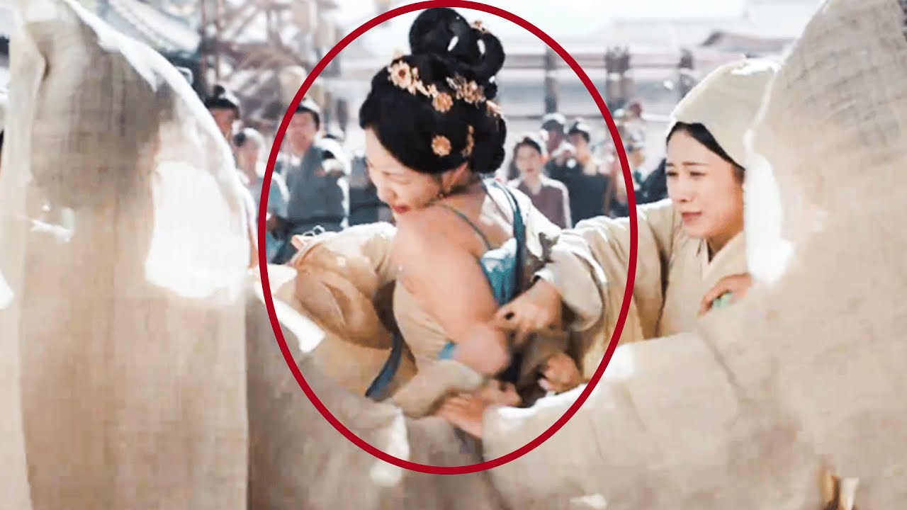 心机女当众羞辱灰姑娘，没想到下一秒却被反击扒光衣服！🍿#cdrama #drama