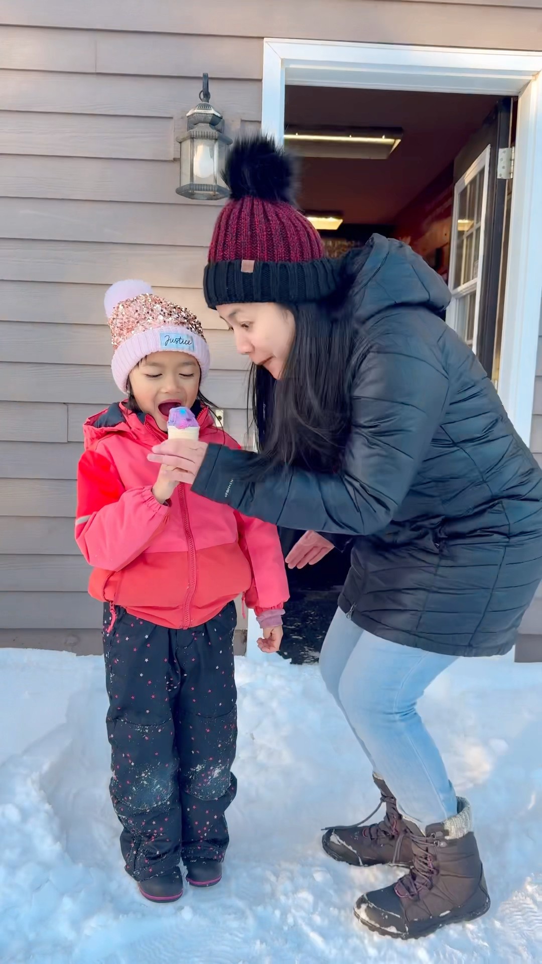 Kid gets back at mom ??☃️❄️??❤️??