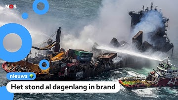 Brandend schip met gevaarlijke stoffen zinkt