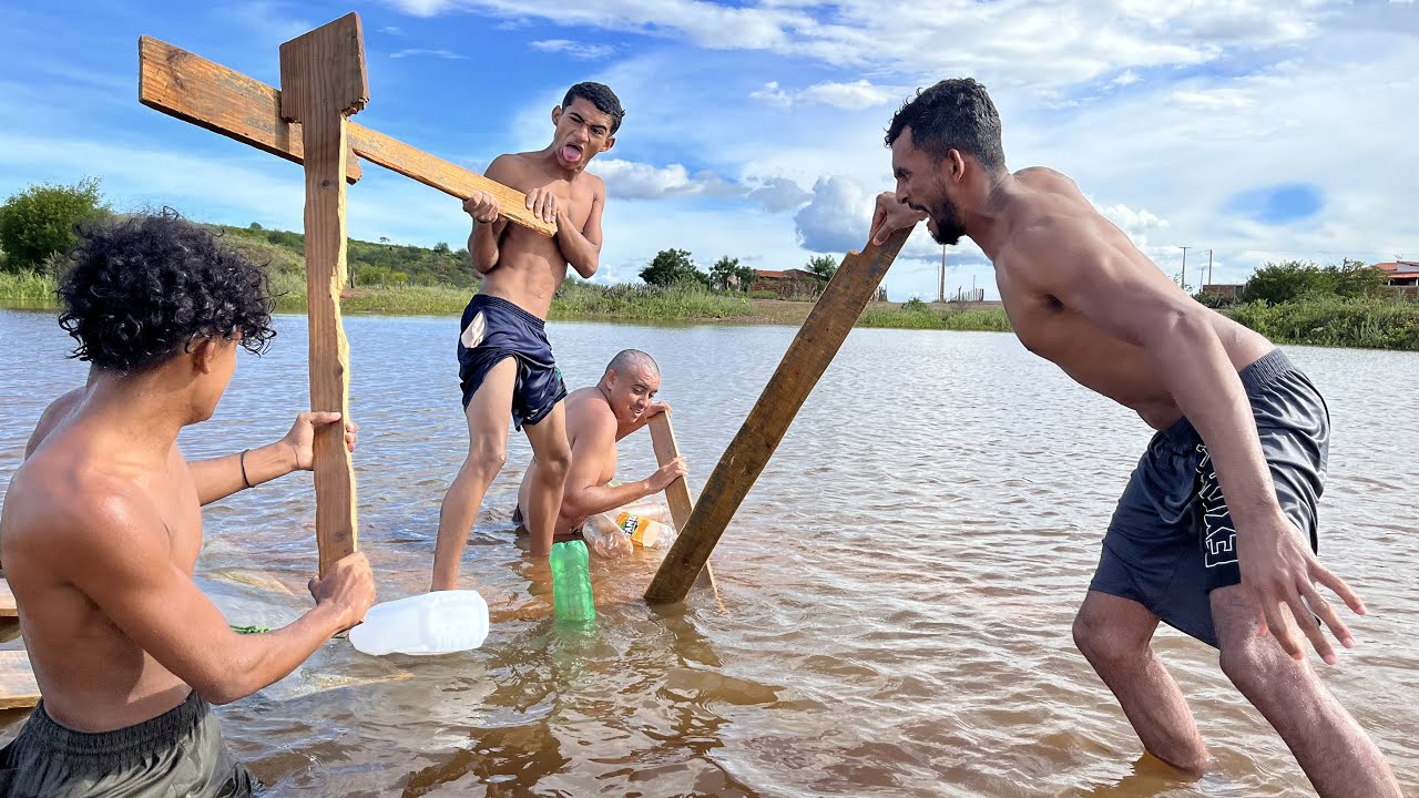 PEGAM0S UMA GUERR4 FElA NO MEIO DO AÇUDE