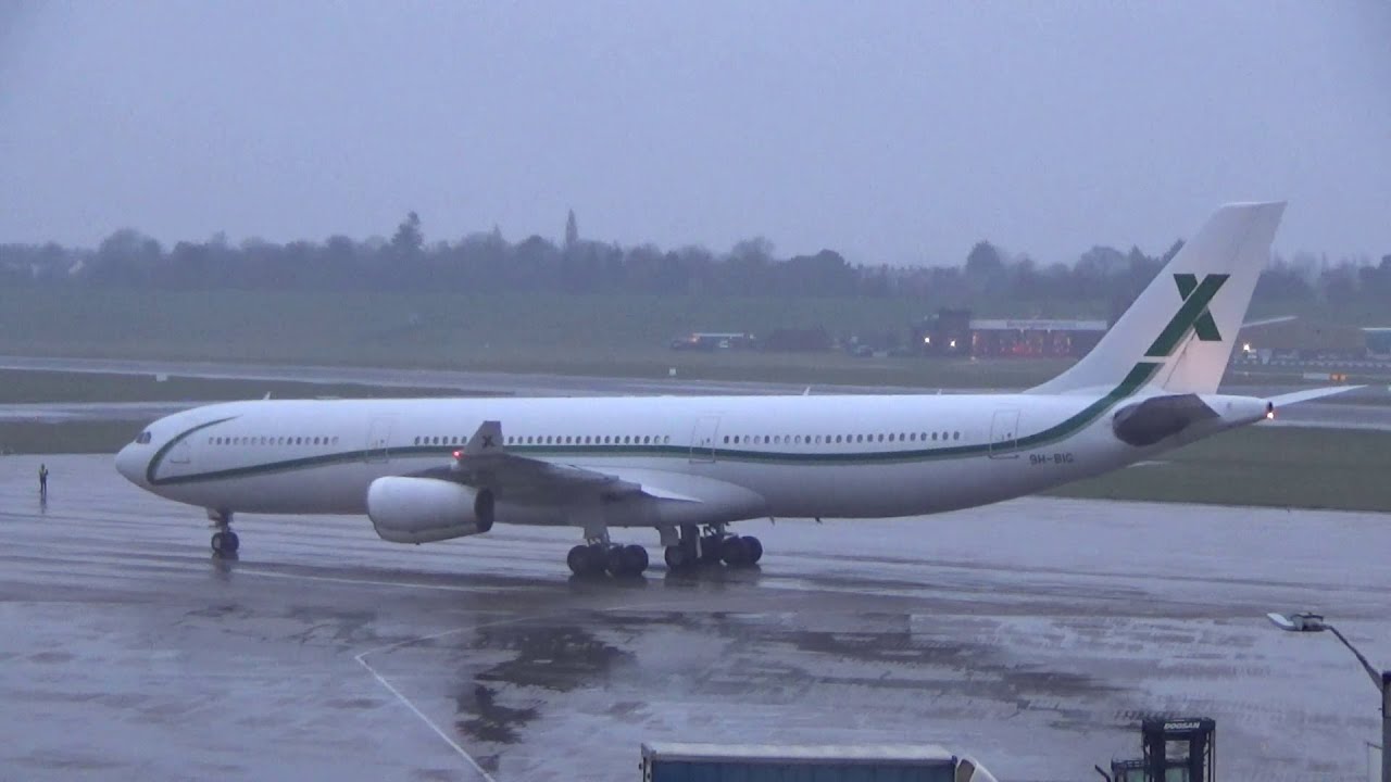 Birmingham Airport (BHX) 8 - Arrivals and Departures