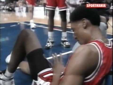 Pippen over Charles Smith