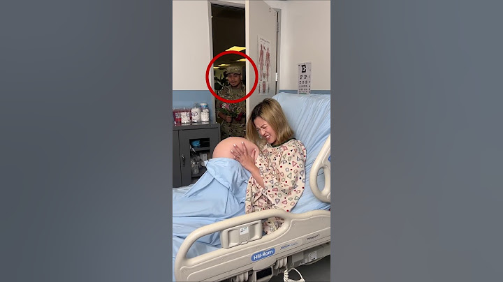 Una mujer engaña a su marido soldado 😥❤️
