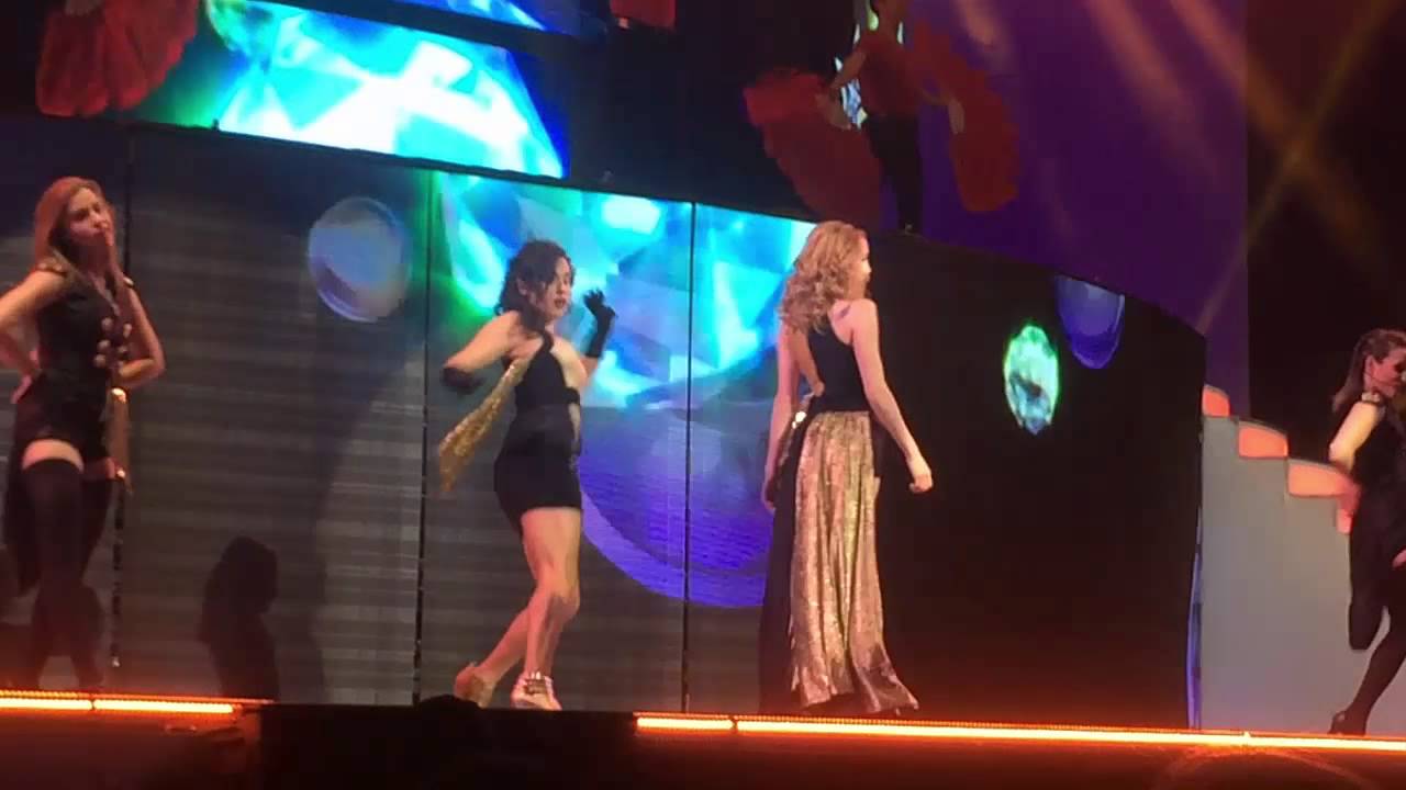 Ludmila y Nata - Peligrosamente Bellas (Violetta Live - Clermont-Ferrand)