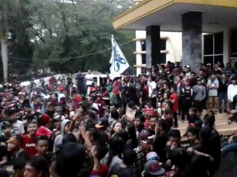 Astuti RudeMonday LIVE