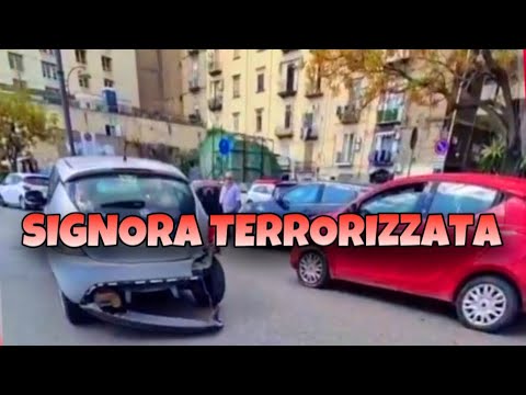 Incidente Stradale al Centro di Napoli - YouTube