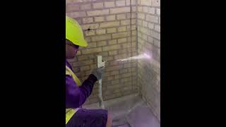 Laserrens af fredet mur på vandværk  - Super1Rent #murværk #rense mursten #mur graffiti