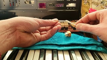 Roland Juno 60 - push button cleaning