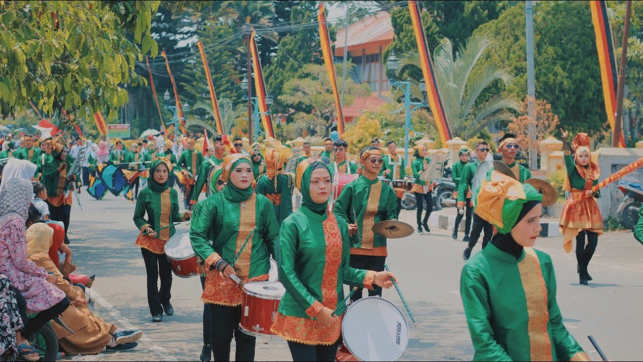 MARCHING BAND SMKN 3 PAYAKUMBUH | PAWAI ALEGORIS PAYAKUMBUH 2019
#drumbandterbaik #aksimayoretcantik