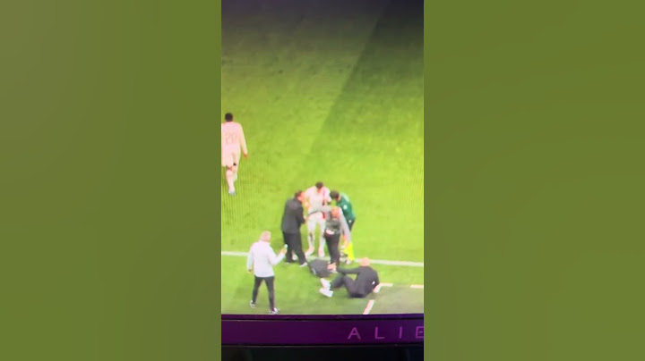 Pioli cade durante PSG-Milan