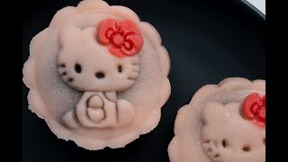 Hello Kitty Snowy Mooncake
