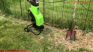 Harbor Freight Chipper Shredder - Making Mulch