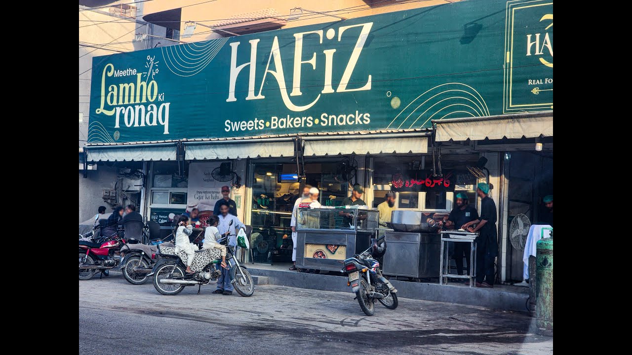 Hafiz Sweet ki Mashhoor Halwa Puri | Malir ka Best Nashta! 😍🔥