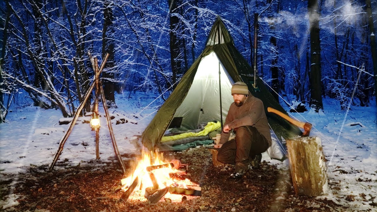 Camping hot. Сноу кемпинг. Hot Tent Winter Trekking. Camping in Winter. Campfire on Snow.