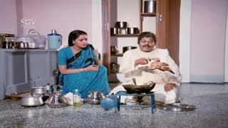 Lokesh Helping Ravichandran&#39;s Wife to Prepare Chicken | Savira Sullu Kannada Movie Scene