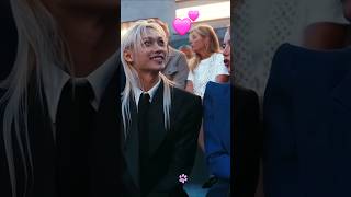 Information 🐥 Felix junto a Emma Stone y Zendaya en LouisVuitton! 🐾✨❤️ #straykids #felix #kpop News
