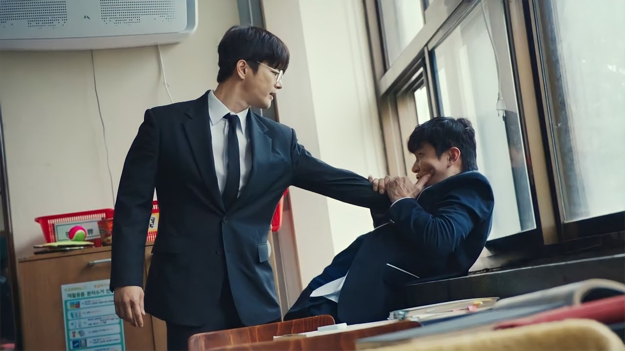 شاب ضعيف بيتنمروا عليه ومفكرينه فاشل بس الصدمه لما بيموت وبينتقل لجسم شاب غني وينتقم منهم ملخص مسلسل