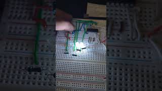 74LS90 BCD encoder, displayed on LED, 0-9 in binary.