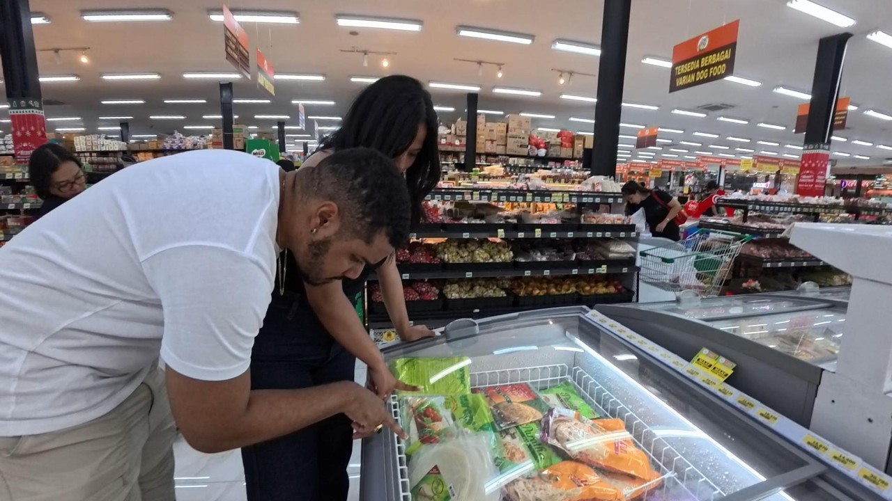 FJ VLOG 4 - EXPLORING SUKAWATI ART MARKET IN BALI + COOKING TACOS #vlog