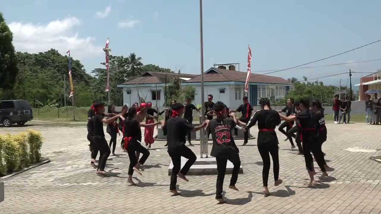 TARI-TARIAN MALUKU
