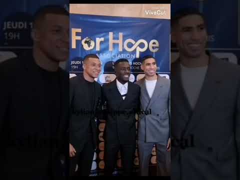 لاعب باريس سان جيرمان إدريس غانا غاي يرفض شعار المثليين إدريس غانا غاي   