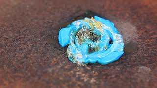 Melting Beyblade (溶ける ベイブレード)