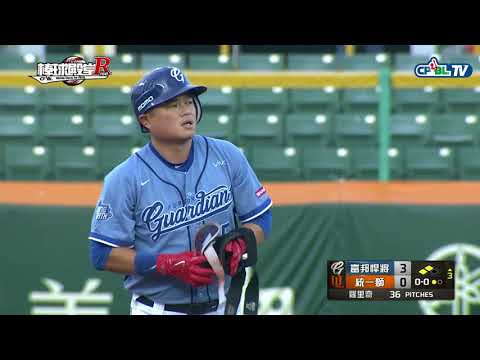 09/02 富邦 vs 統一 三局上，胡金龍左外野深遠飛球在牆前落地，形成二壘安打，富邦攻佔二三壘