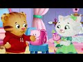Daniel Tiger S Neighborhood Season 3 Episode 20 Daniel Doesn T Want To Go Potty Daniel Sits On Th 