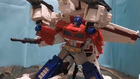 Optimus Prime & Skyfire Combination (Transformers Siege) [Transformers Stop Motion Animation]