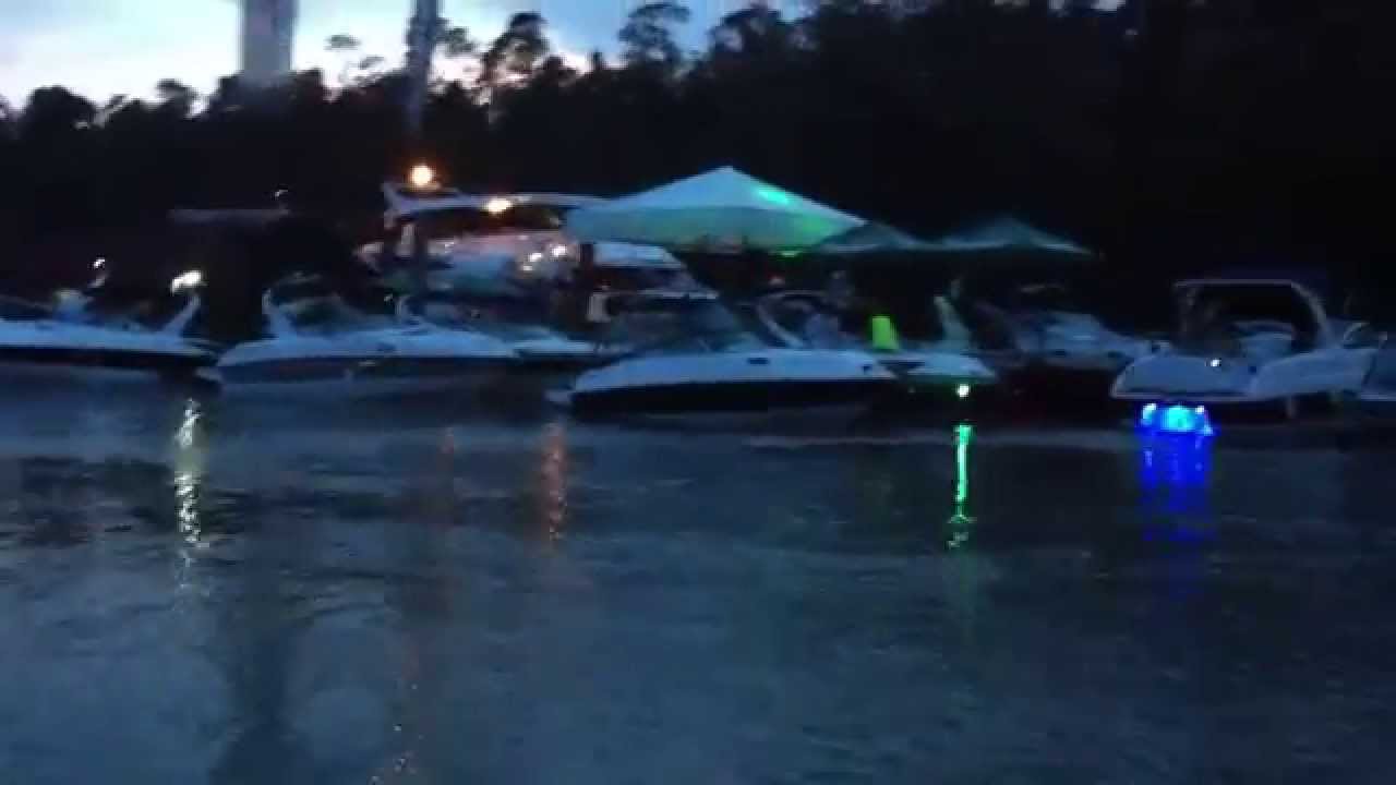 Festa no Restaurante Angra no Rio Maguari em Belém PA, saindo da Marina
