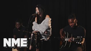 Madison Beer - 'Dead' I Basement Sessions Resimi