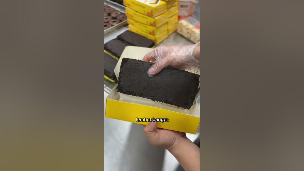 Kalau disuruh milih ,kamu pilih bolu lapis dumai atau brownies lapis durian ???