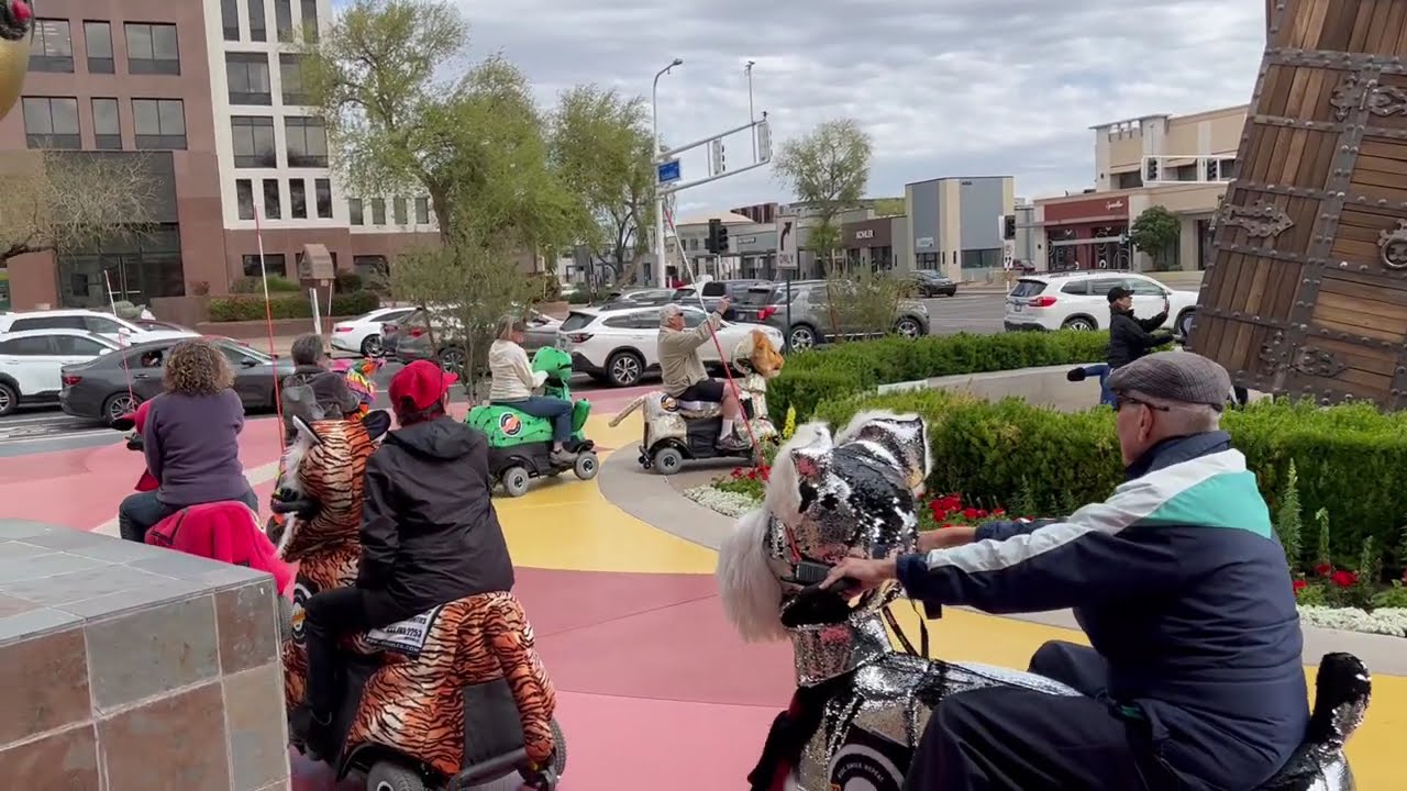 Exciting Phoenix Activities: Watching tourists do tourist stuff 