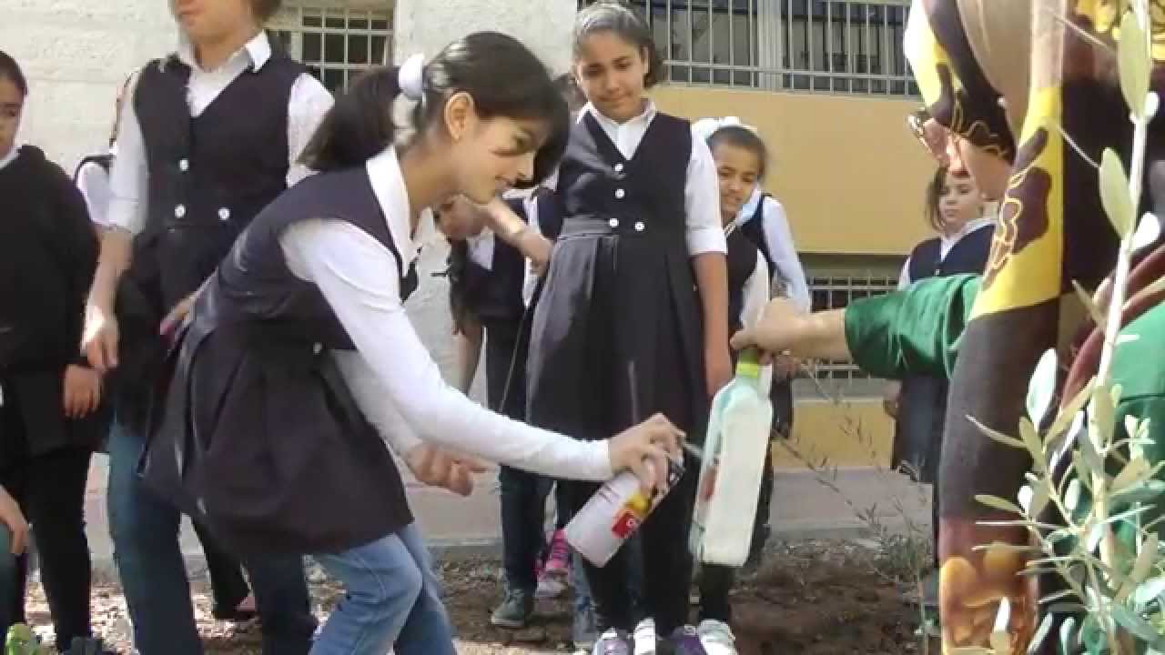 مشروع البيئة 2013/2014  في مدرسة أم طوبا للبنات