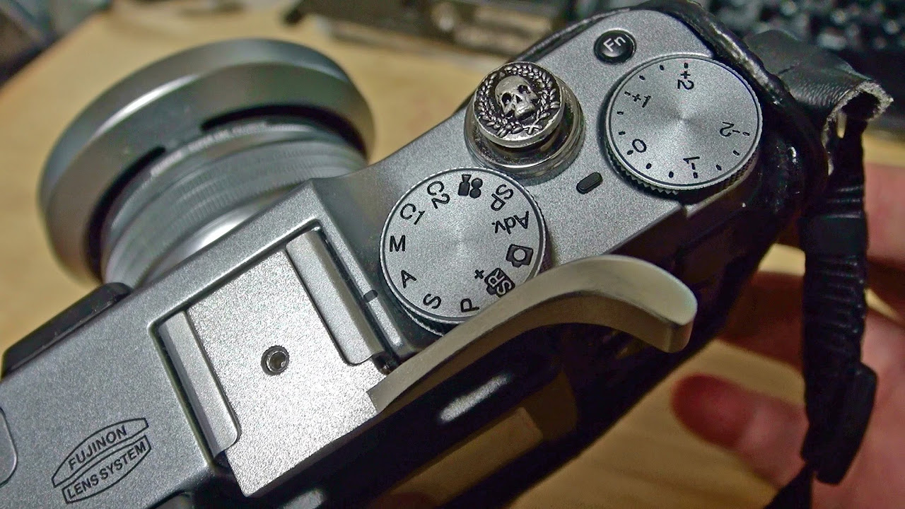 開封の儀】 FUJIFILM X20 をドレスアップしてみた サムレスト