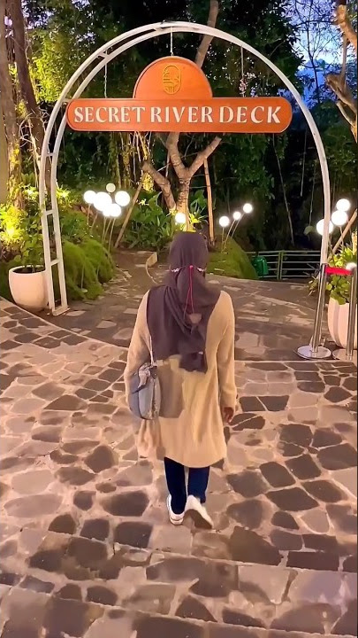 Keindahan Secret River Deck di Malam Hari