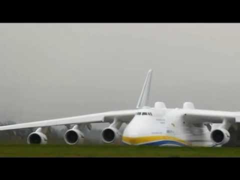 Самолет взлетает. Мрия взлет. Ан-225 мрия кабина пилотов. Ан-225 мрия взлет. Мрия ан-225 буран.