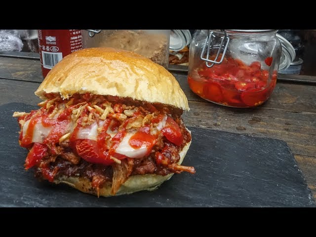 Pulled Pork, Melted Cheese on Bagels and Sandwiches. Huge and Yummy. London Street Food